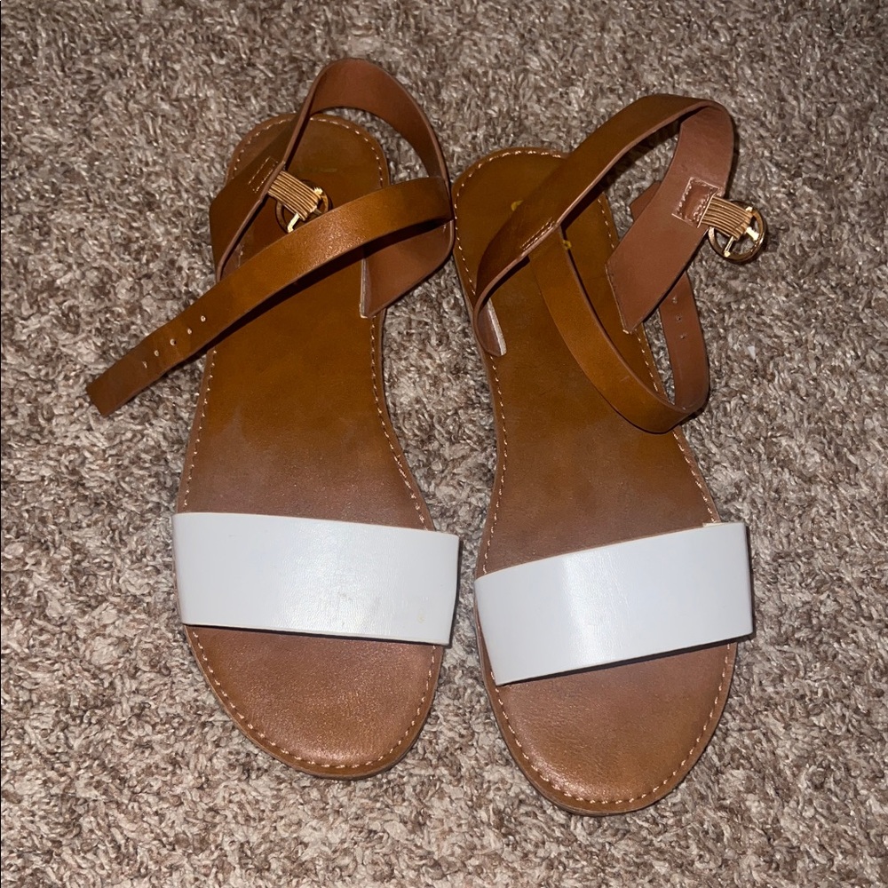 Lulu's Brown and White Sandals